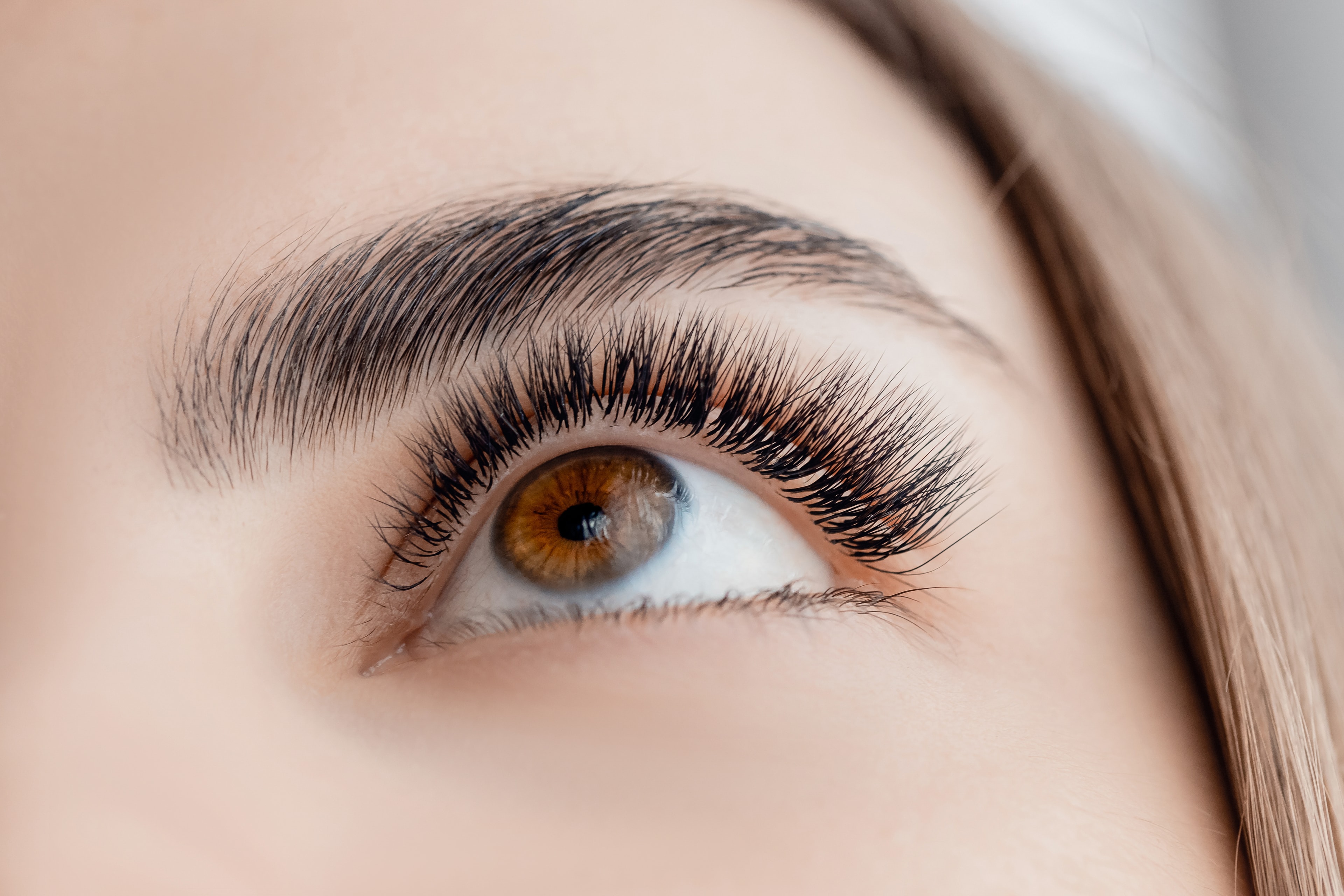 Natural hair-stroke microblading brows